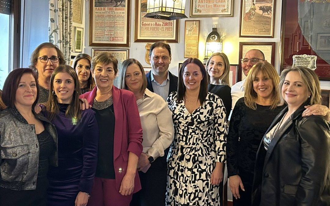 Todos los integrantes del Grupo Morales & Arnal comparten un almuerzo Navideño en el famoso Restaurante Pedro Romero