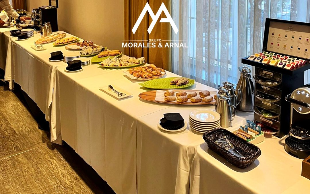 Morales & Arnal celebra un desayuno para dar la bienvenida a sus nuevos trabajadores y presentar su proyecto hotelero