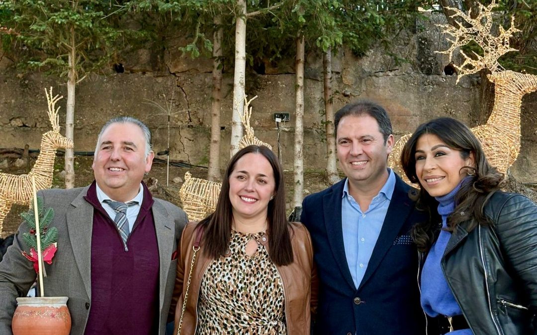 Más de 200 asistentes en la Primera Zambomba Navideña en el Hotel Boutique Palacio de la Duquesa